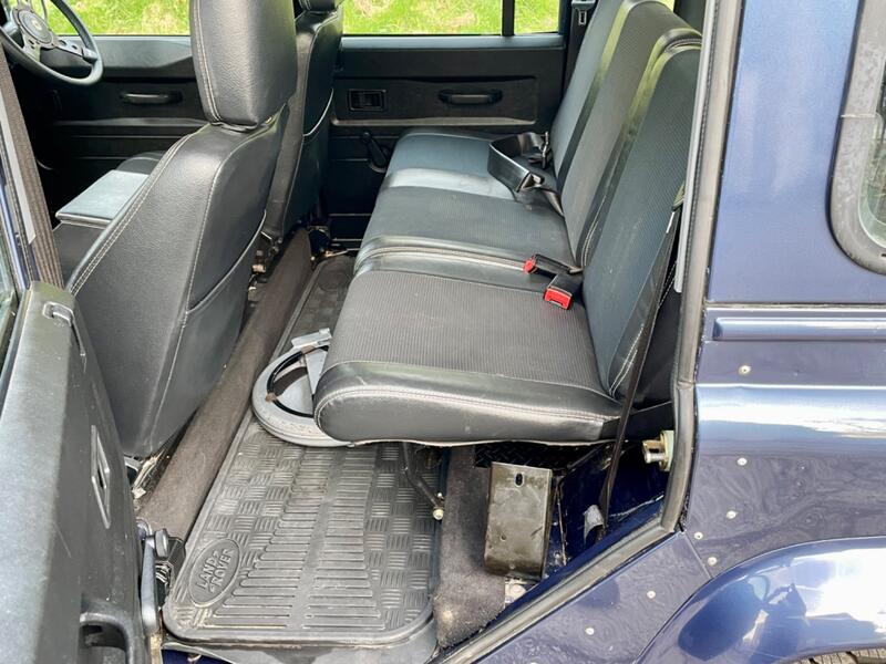 LAND ROVER DEFENDER
