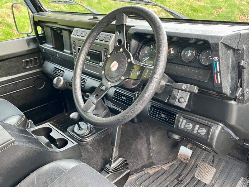 LAND ROVER DEFENDER