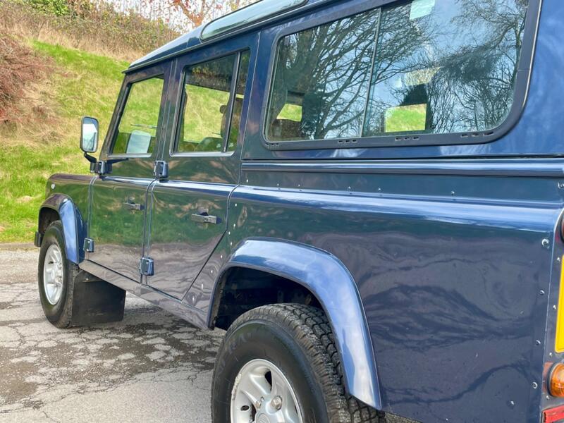 LAND ROVER DEFENDER