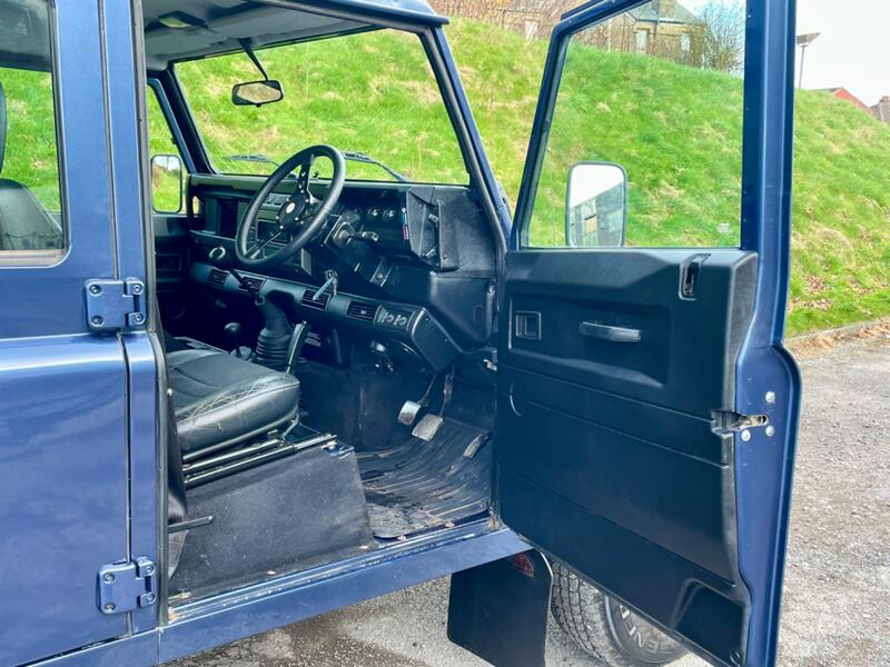 LAND ROVER DEFENDER