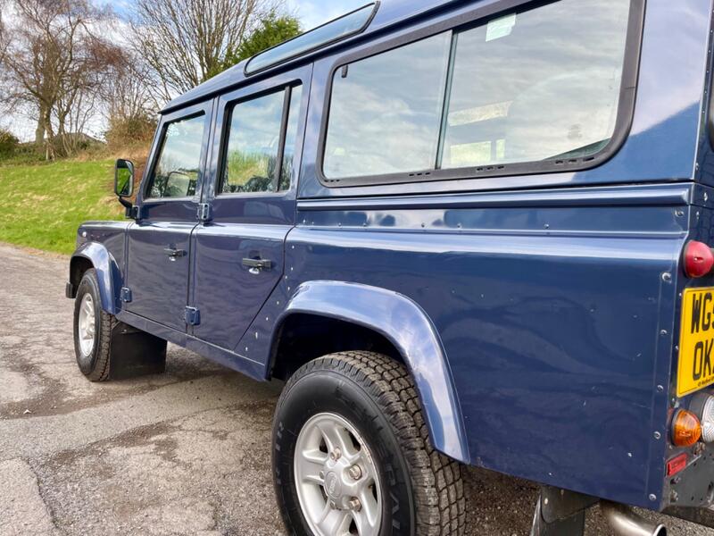 LAND ROVER DEFENDER