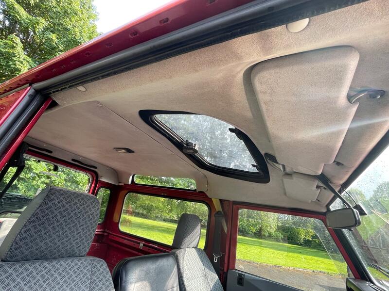 LAND ROVER DEFENDER 90