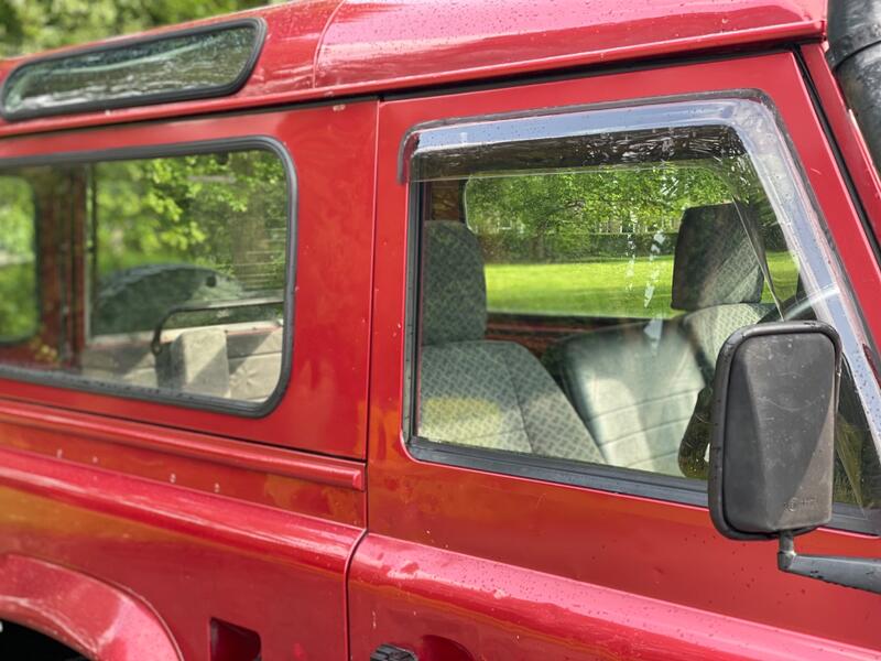 LAND ROVER DEFENDER 90
