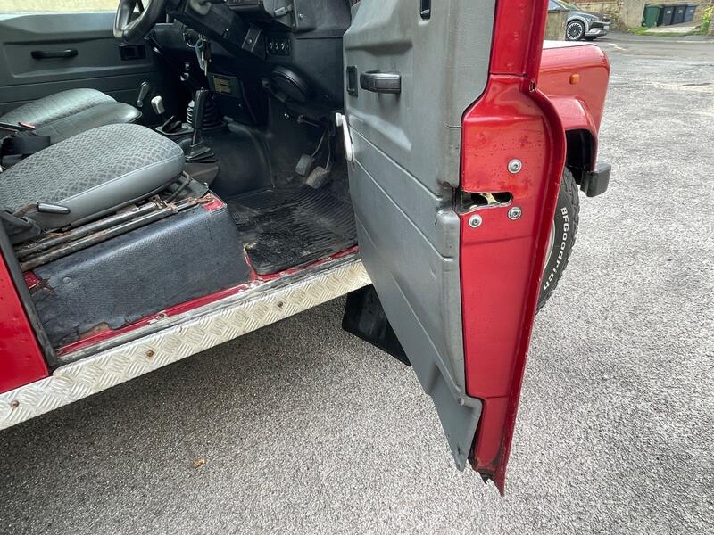LAND ROVER DEFENDER 90
