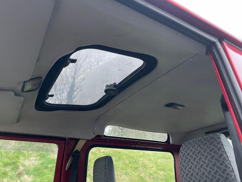 LAND ROVER DEFENDER 90