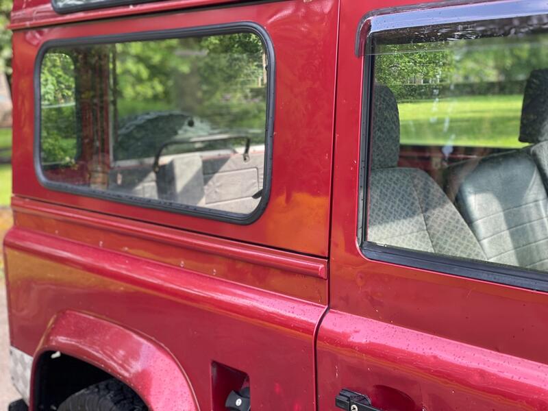 LAND ROVER DEFENDER 90