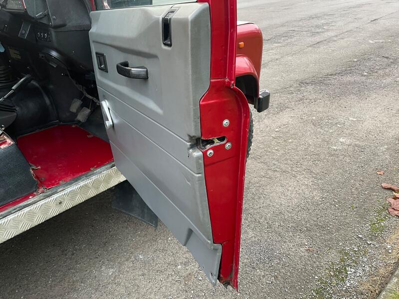 LAND ROVER DEFENDER 90