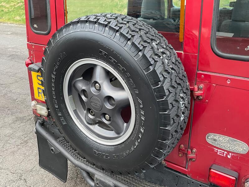 LAND ROVER DEFENDER 90
