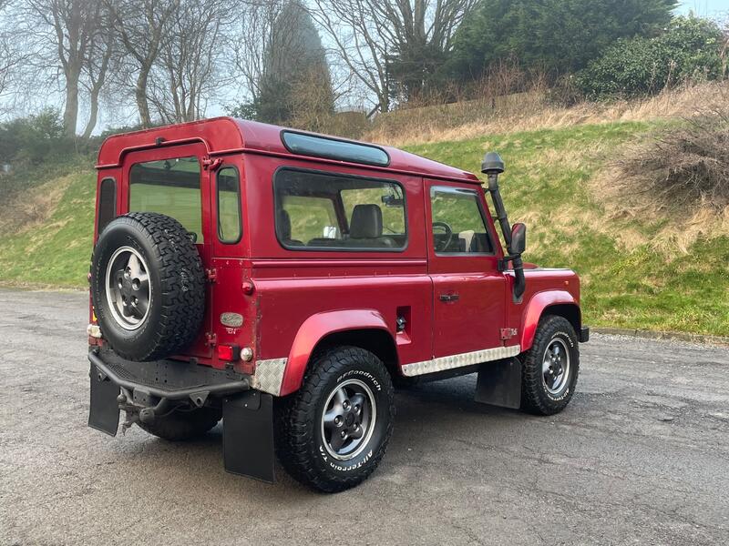 LAND ROVER DEFENDER 90