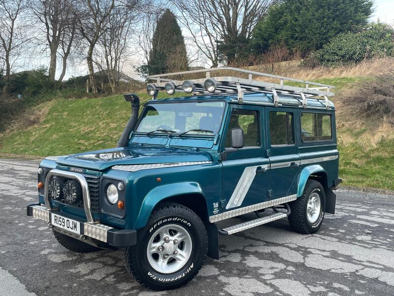 LAND ROVER DEFENDER 110