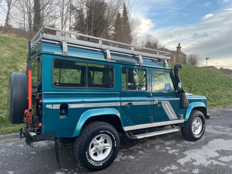 LAND ROVER DEFENDER 110