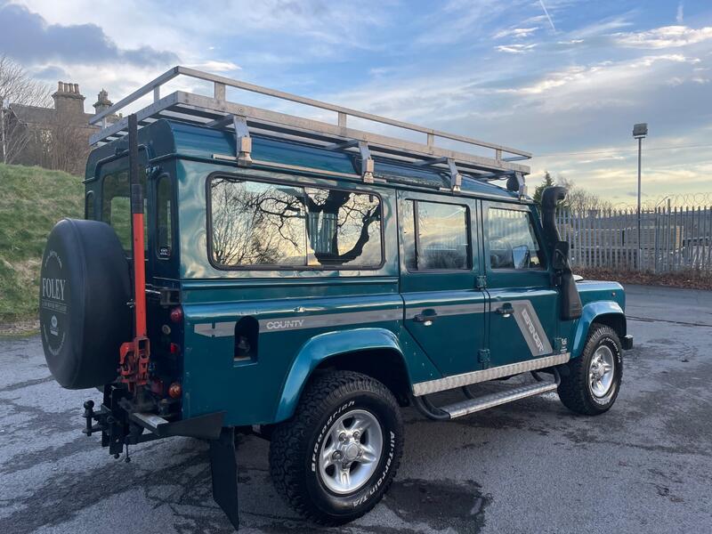 LAND ROVER DEFENDER 110