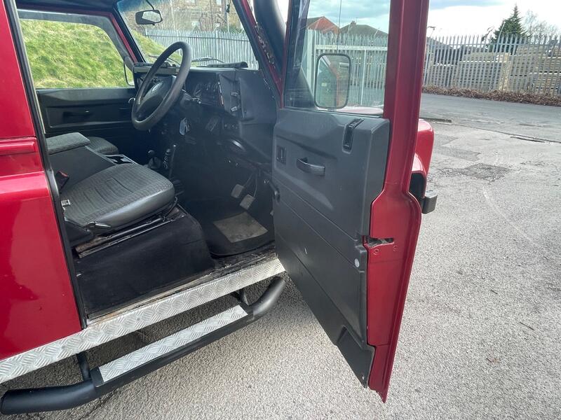 LAND ROVER DEFENDER 90