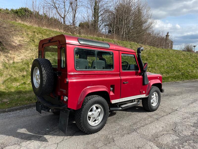 LAND ROVER DEFENDER 90