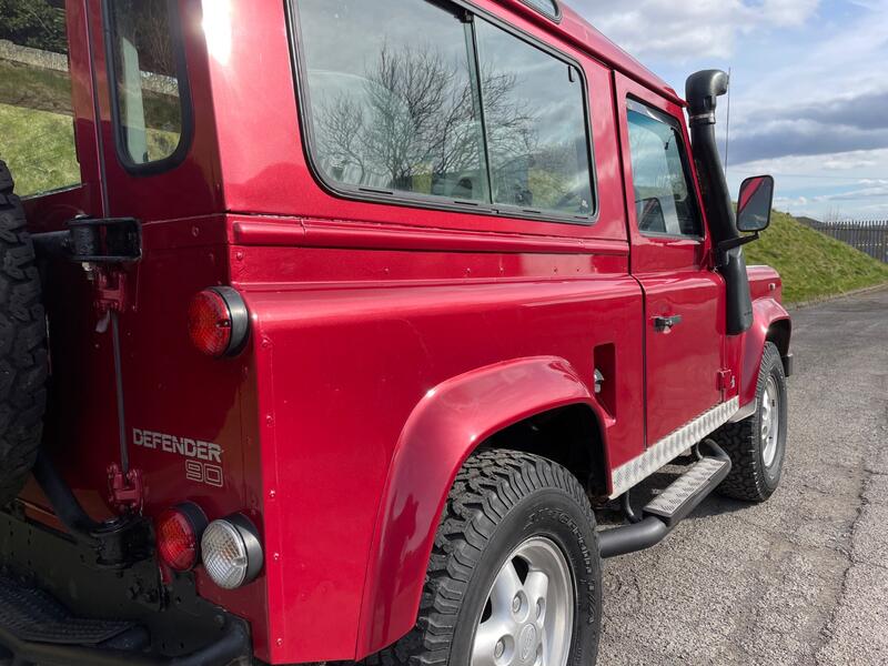 LAND ROVER DEFENDER 90