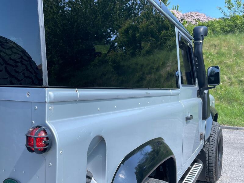 LAND ROVER DEFENDER 90