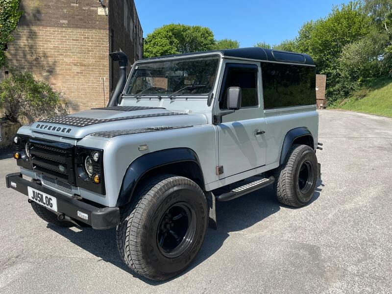 LAND ROVER DEFENDER 90