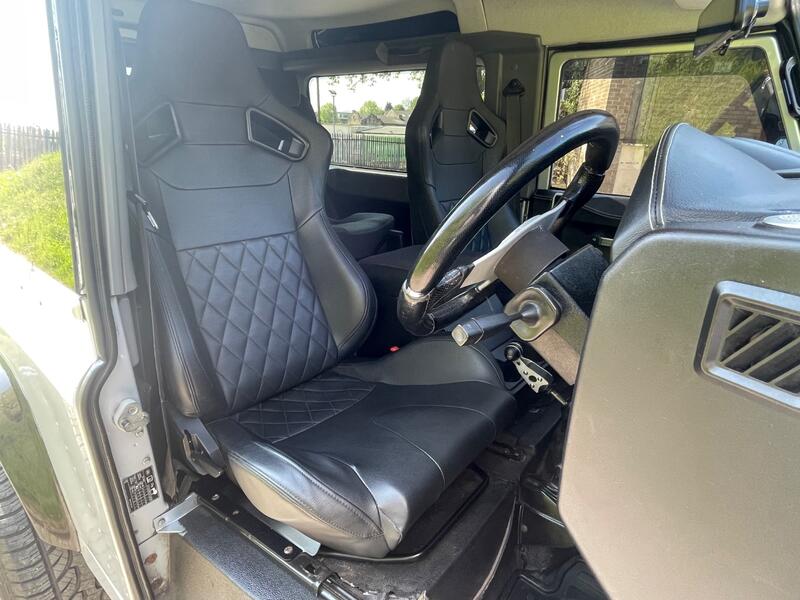 LAND ROVER DEFENDER 90