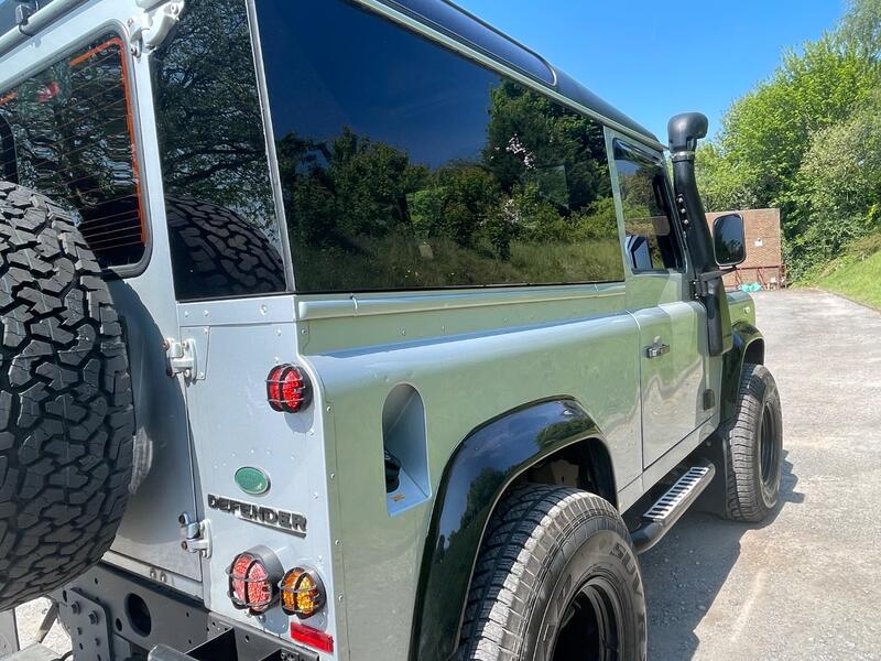 LAND ROVER DEFENDER 90