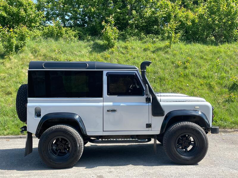 LAND ROVER DEFENDER 90